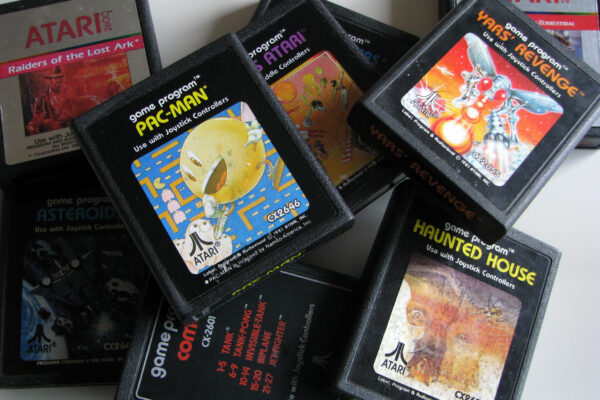 From the integrated circuit virtuosos to the real orchestra – music in games from 1970 to 2000. Part I